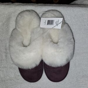 NWT. Nukuuk Ladies slippers